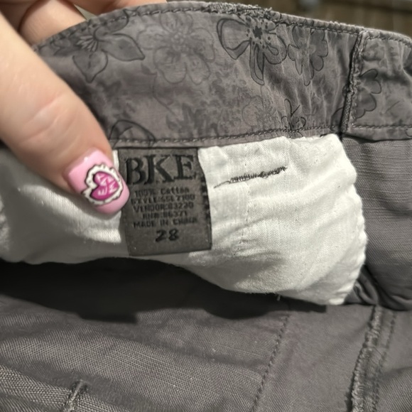 BKE size 28 gray cargo capris - Picture 8 of 8
